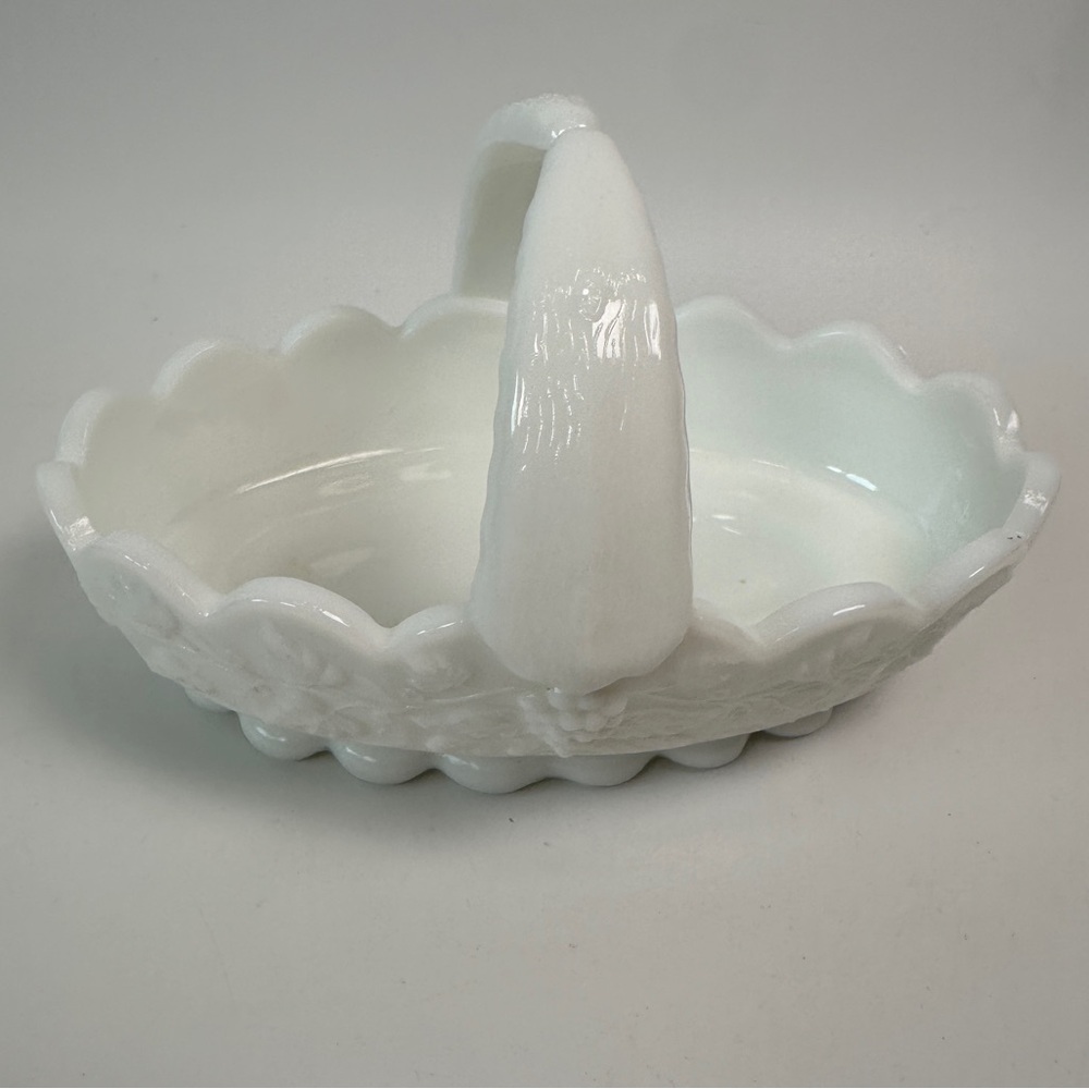 Vintage Westmoreland Milk Glass 6.5"‎ L Basket Split Handle Grape Panel